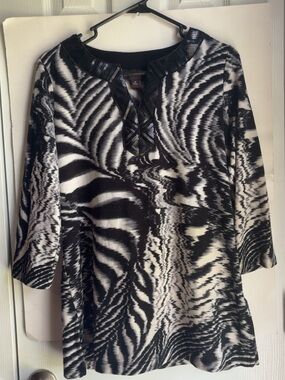 Women’s Medium Black and White Sequined Tunic